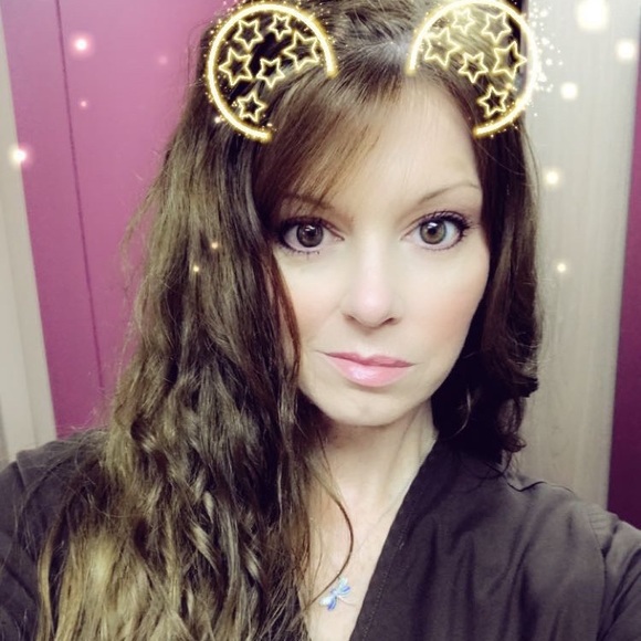 Meet your Posher, Connie - Picture 1 of 1